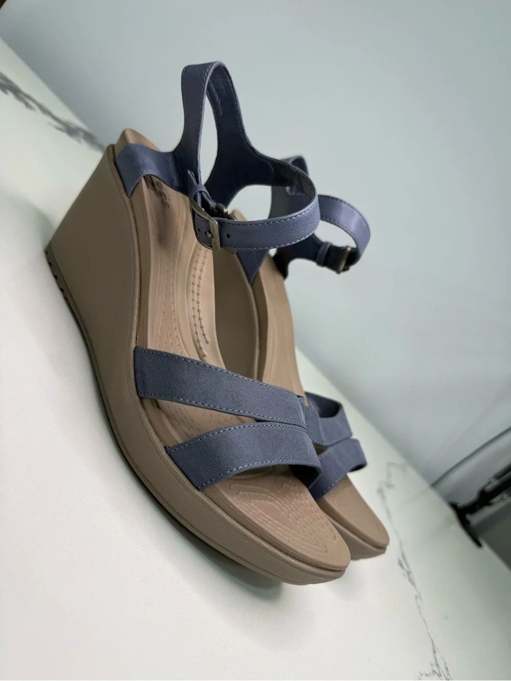 Crocs Leigh II Sandals Women's Sz 11 Blue Tan Comfort Ankle Strap Wedge Strappy